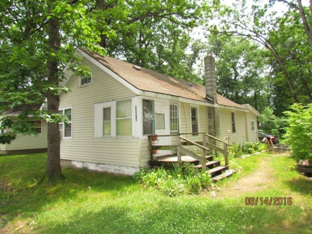 93372 Wolf Road Dowagiac, MI 49047 - Photo 3 of 18 IMG_3261 (Medium)