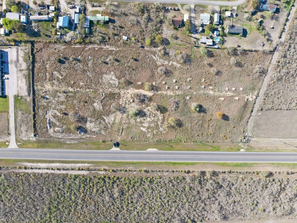 3187 Highway 72 Three Rivers, TX 78071 - Photo 10 of 17 a view of a door of the house