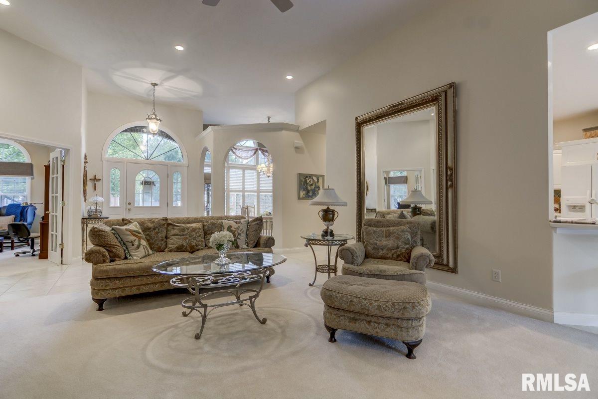 2031 West Laurel Street Springfield, IL 62704 - Photo 4 of 36 Gallery Image 4