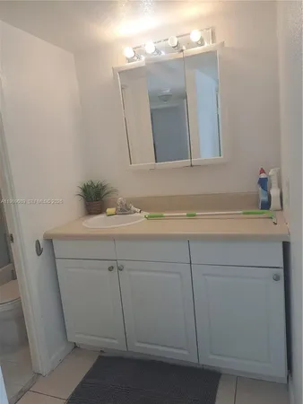 $1,700 | 1351 Northeast Miami Gardens Drive, Unit 1723E, Miami, FL 33179