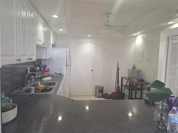 $1,700 | 1351 Northeast Miami Gardens Drive, Unit 1723E, Miami, FL 33179