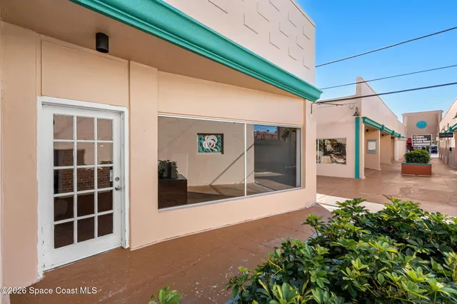 817 East Strawbridge Avenue, Unit 105, Melbourne, FL 32901