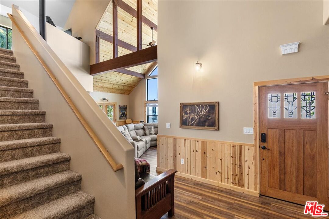 28081 Deertrail Drive Tehachapi, CA 93561 - Photo 9 of 31 a view of entryway and hall with wooden floor