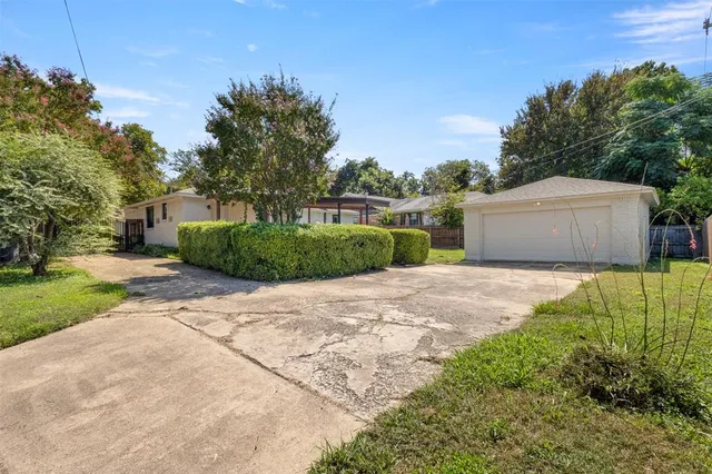 a view of a garden with pathway