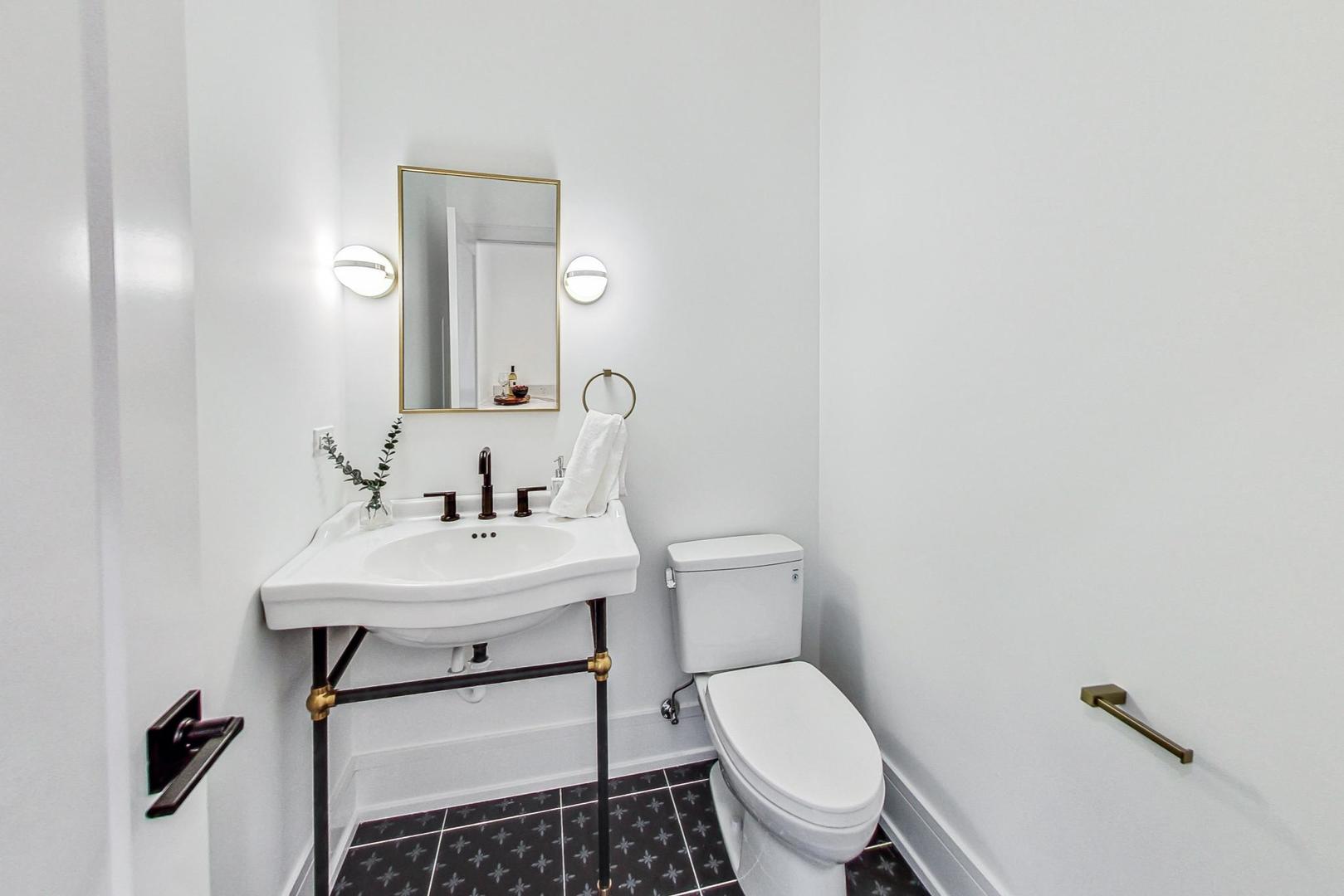 1619 West Byron Street Chicago, IL 60613 - Photo 12 of 42