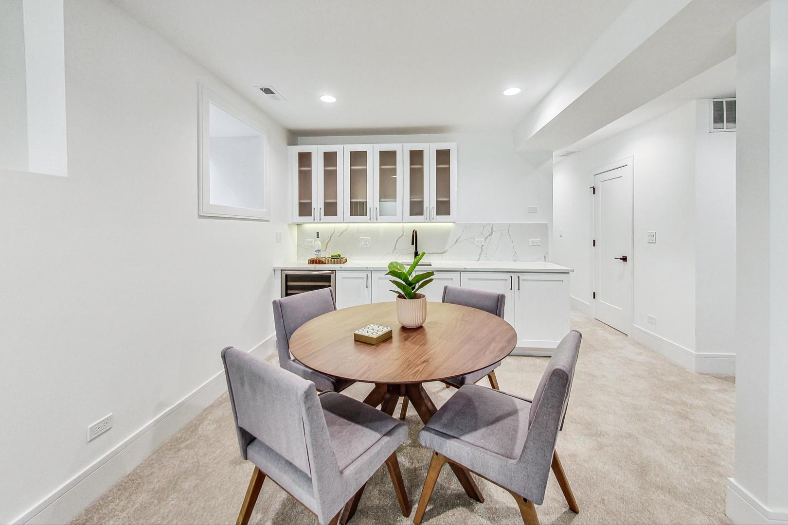 1619 West Byron Street Chicago, IL 60613 - Photo 29 of 42