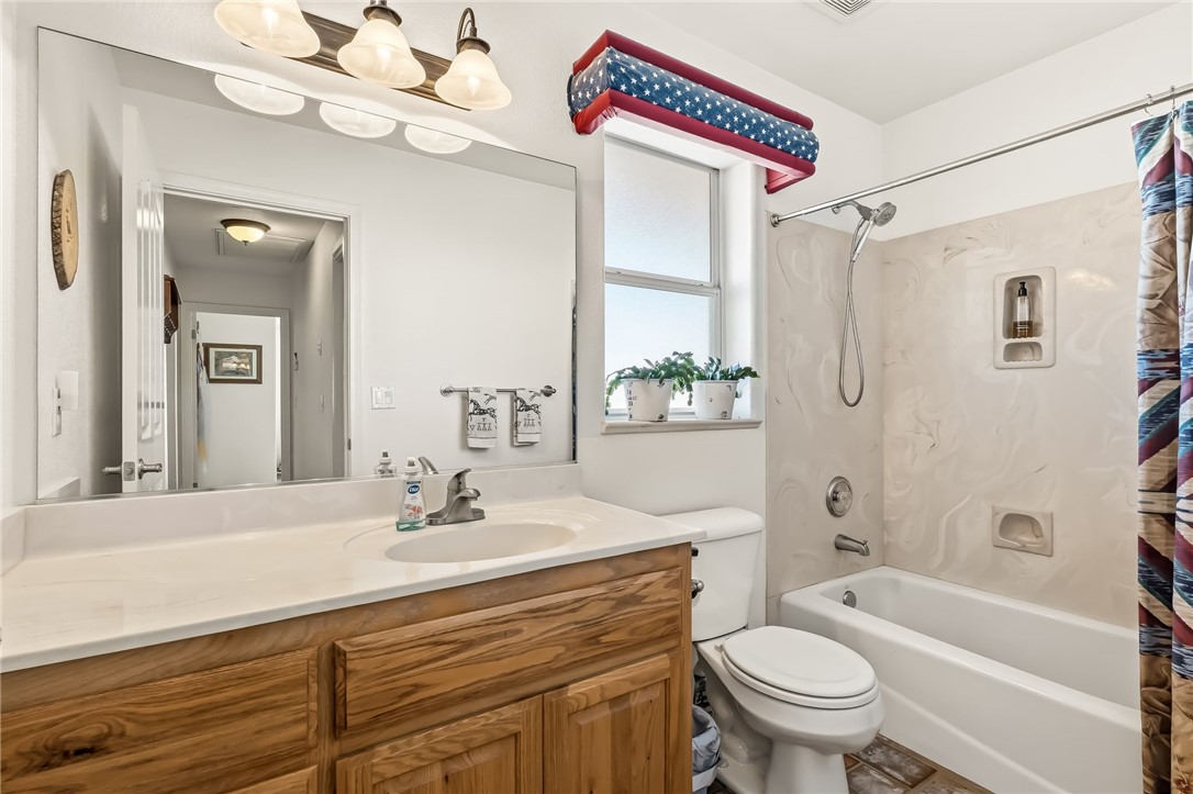 2205 East Cactus Wren Road Kingman, AZ 86409 - Photo 34 of 68 Bathroom