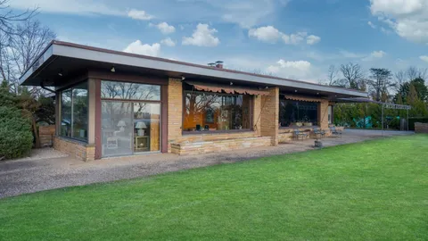 $8,999,000 | 20 Martin Court, Great Neck, NY 11024