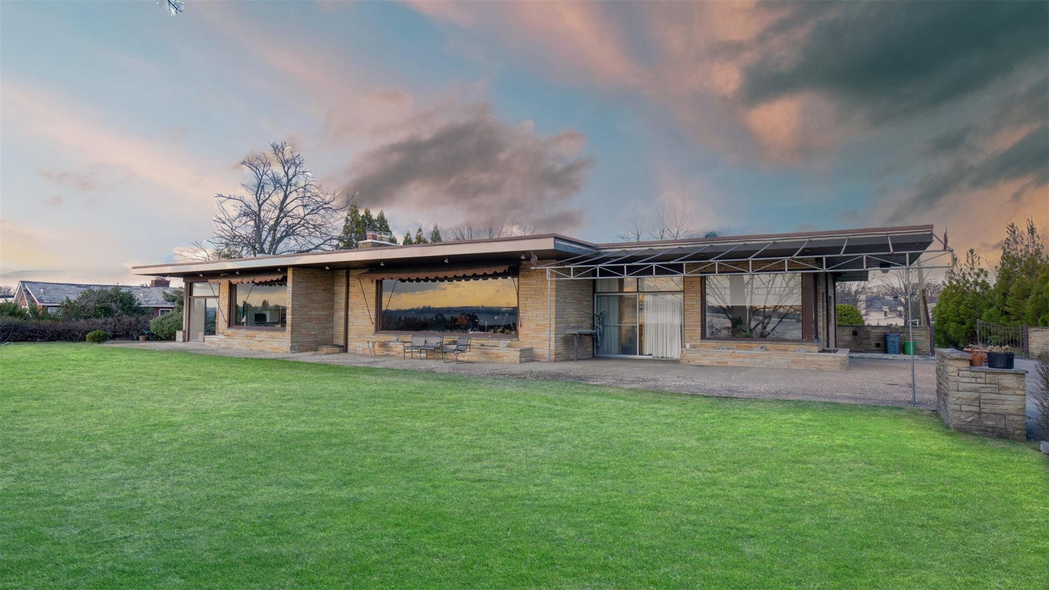 20 Martin Court Great Neck, NY 11024 - Photo 15 of 26