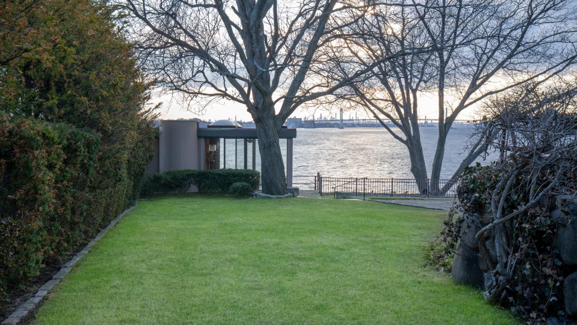 20 Martin Court Great Neck, NY 11024 - Photo 17 of 26