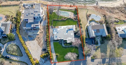 $8,999,000 | 20 Martin Court, Great Neck, NY 11024