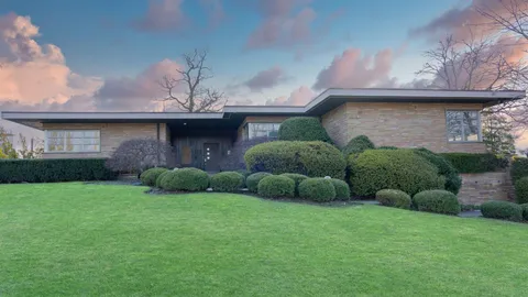 $8,999,000 | 20 Martin Court, Great Neck, NY 11024