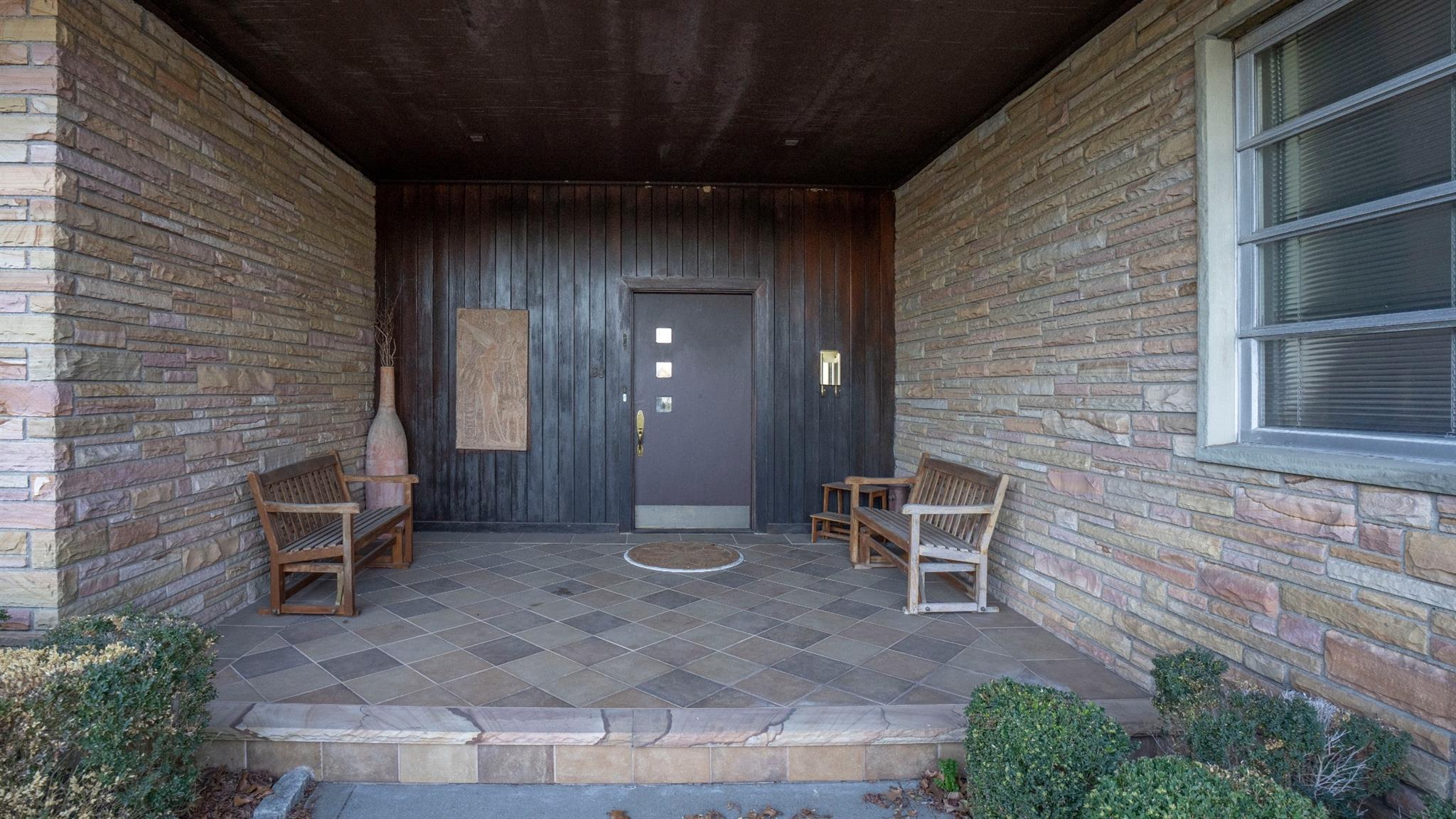 20 Martin Court Great Neck, NY 11024 - Photo 7 of 26