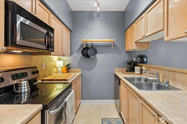 $385,000 | 18930 Bothell Everett Highway, Unit B103, Bothell, WA 98012