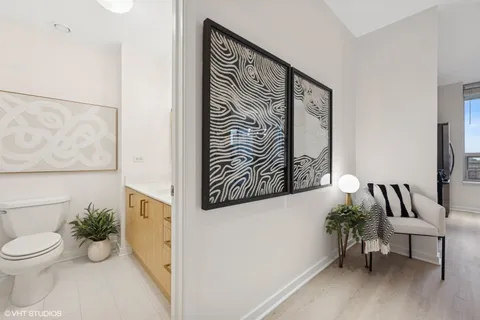 $399,900 | 330 West Grand Avenue, Unit 904, Chicago, IL 60654