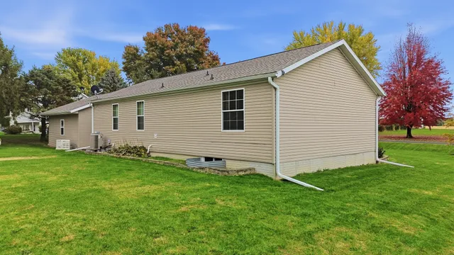 a view of a back yard of the house