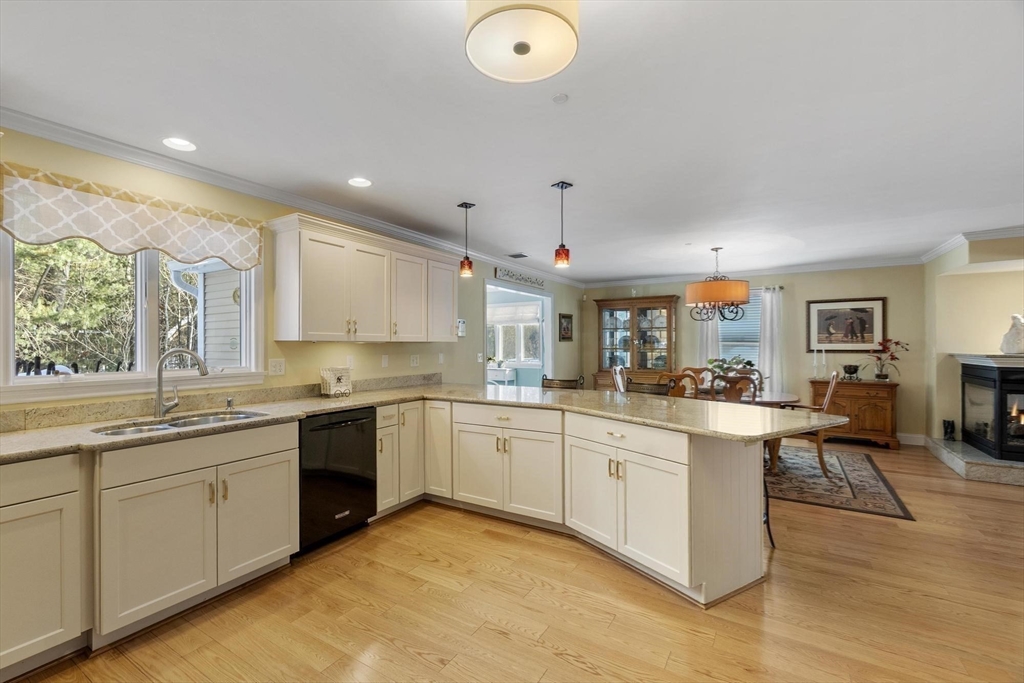 216 Rangeway Road, Unit 164 Billerica, MA 01862 - Photo 14 of 42