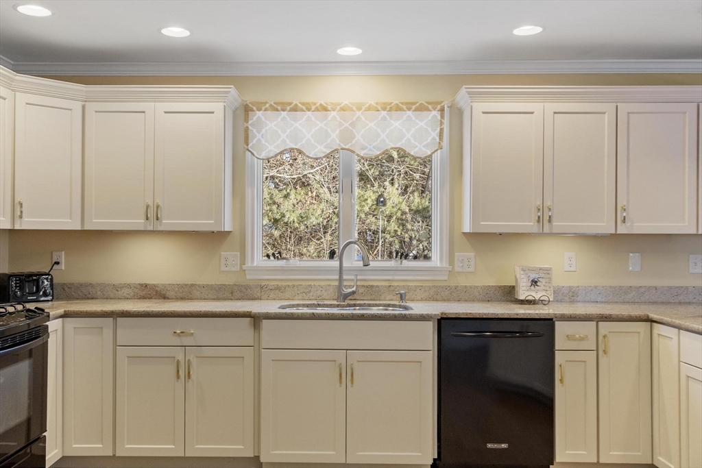 216 Rangeway Road, Unit 164 Billerica, MA 01862 - Photo 15 of 42