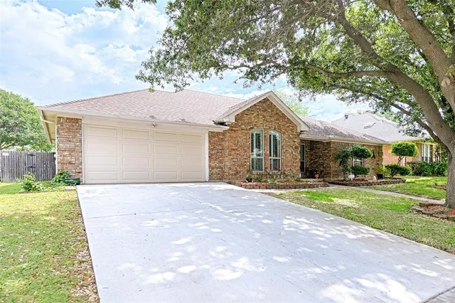 $2,500 | 1410 Spyglass Drive, Mansfield, TX 76063