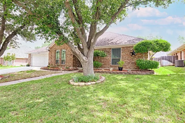 $2,500 | 1410 Spyglass Drive, Mansfield, TX 76063