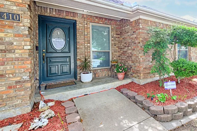 $2,500 | 1410 Spyglass Drive, Mansfield, TX 76063