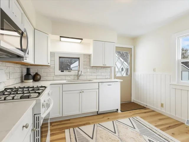 $1,900 | 7643 Rogers Street, Machesney Park, IL 61115