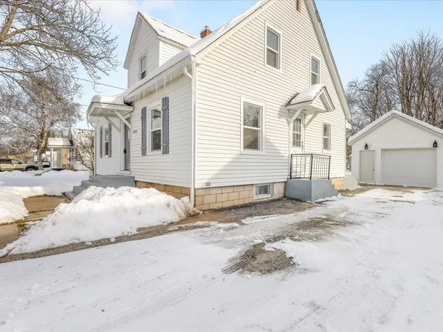 $1,900 | 7643 Rogers Street, Machesney Park, IL 61115