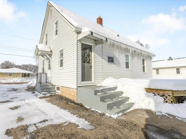 $1,900 | 7643 Rogers Street, Machesney Park, IL 61115