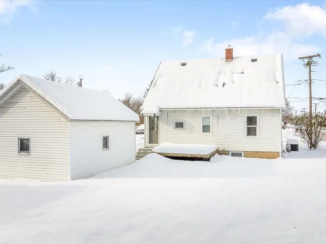 $1,900 | 7643 Rogers Street, Machesney Park, IL 61115