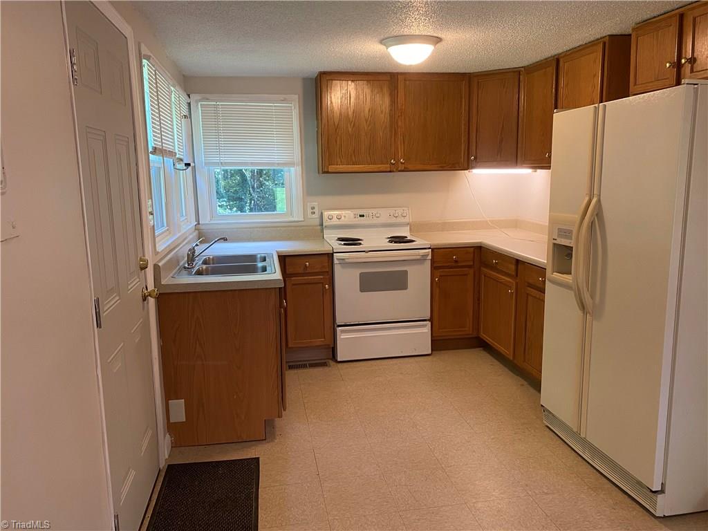 213 Rockett Road Randleman, NC 27317 - Photo 3 of 17 Kitchen