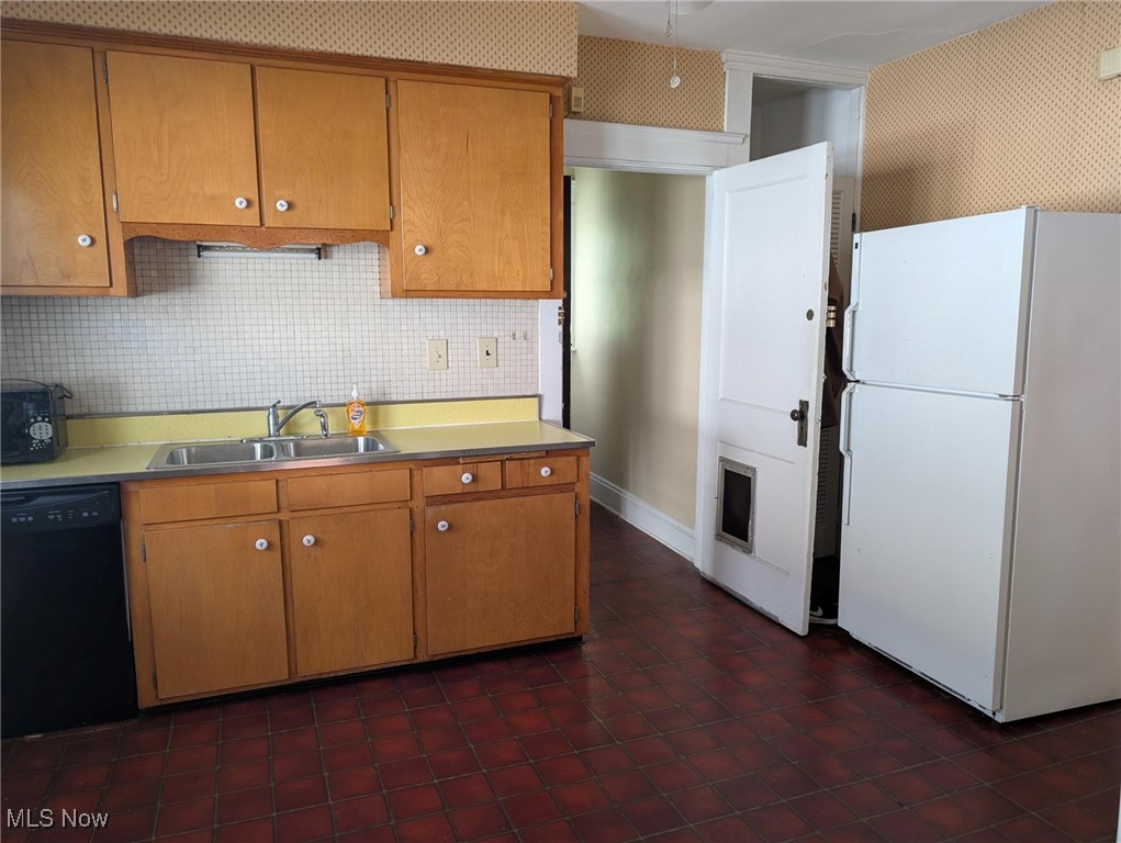 2549 Kendall Road Cleveland, OH 44120 - Photo 19 of 26 2nd Floor and back entry