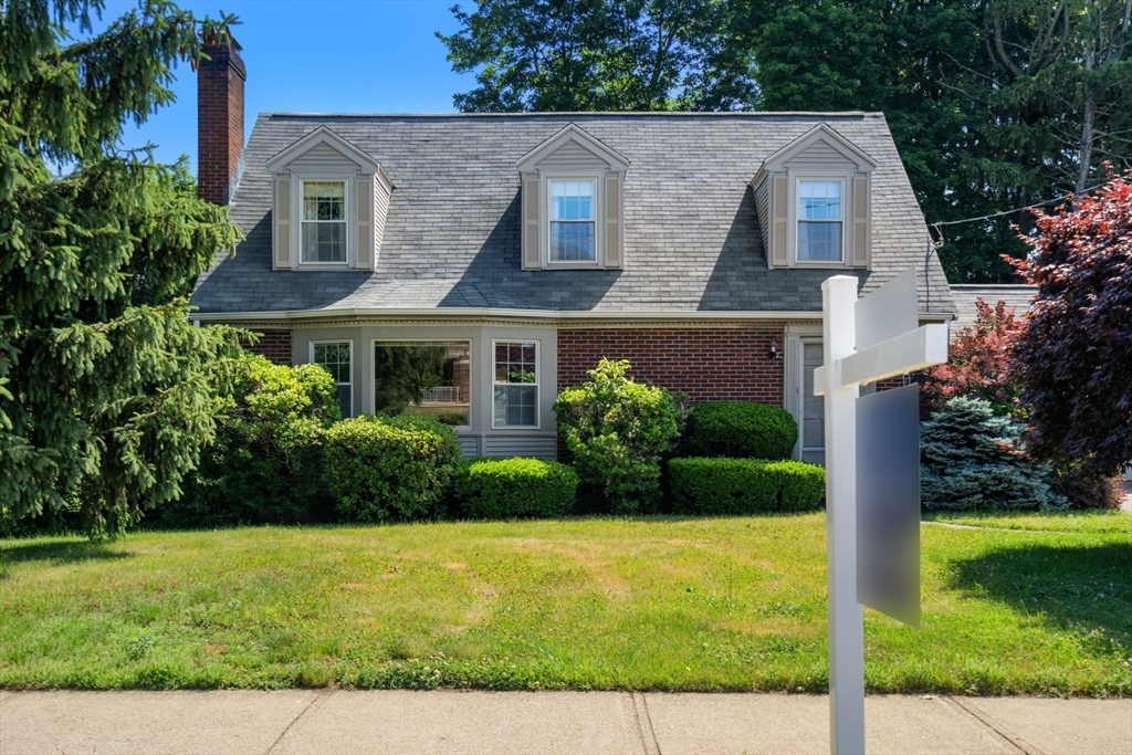 278 Common Street Walpole, MA 02081 - Photo 4 of 41