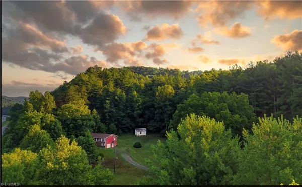 $425,000 | 11526 Highway 421, Purlear, NC 28665