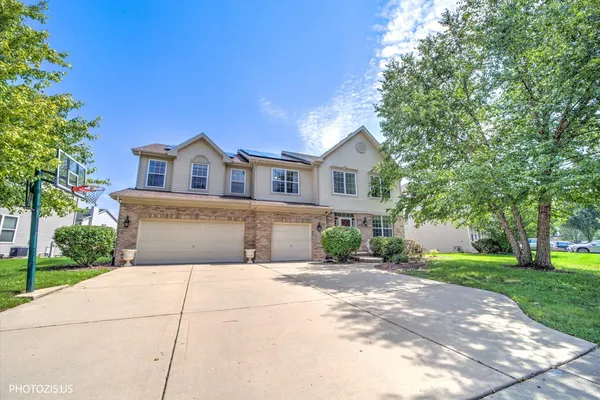 $640,000 | 157 Primrose Lane, Bartlett, IL 60103