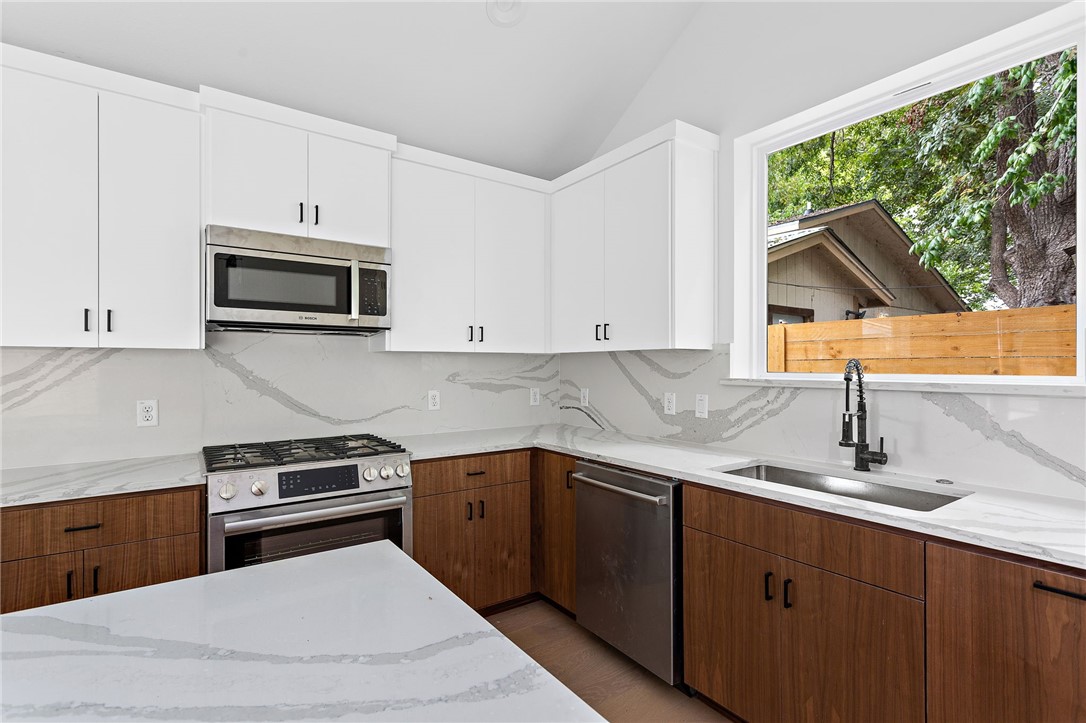2813 Prado Street, Unit 2 Austin, TX 78702 - Photo 3 of 16