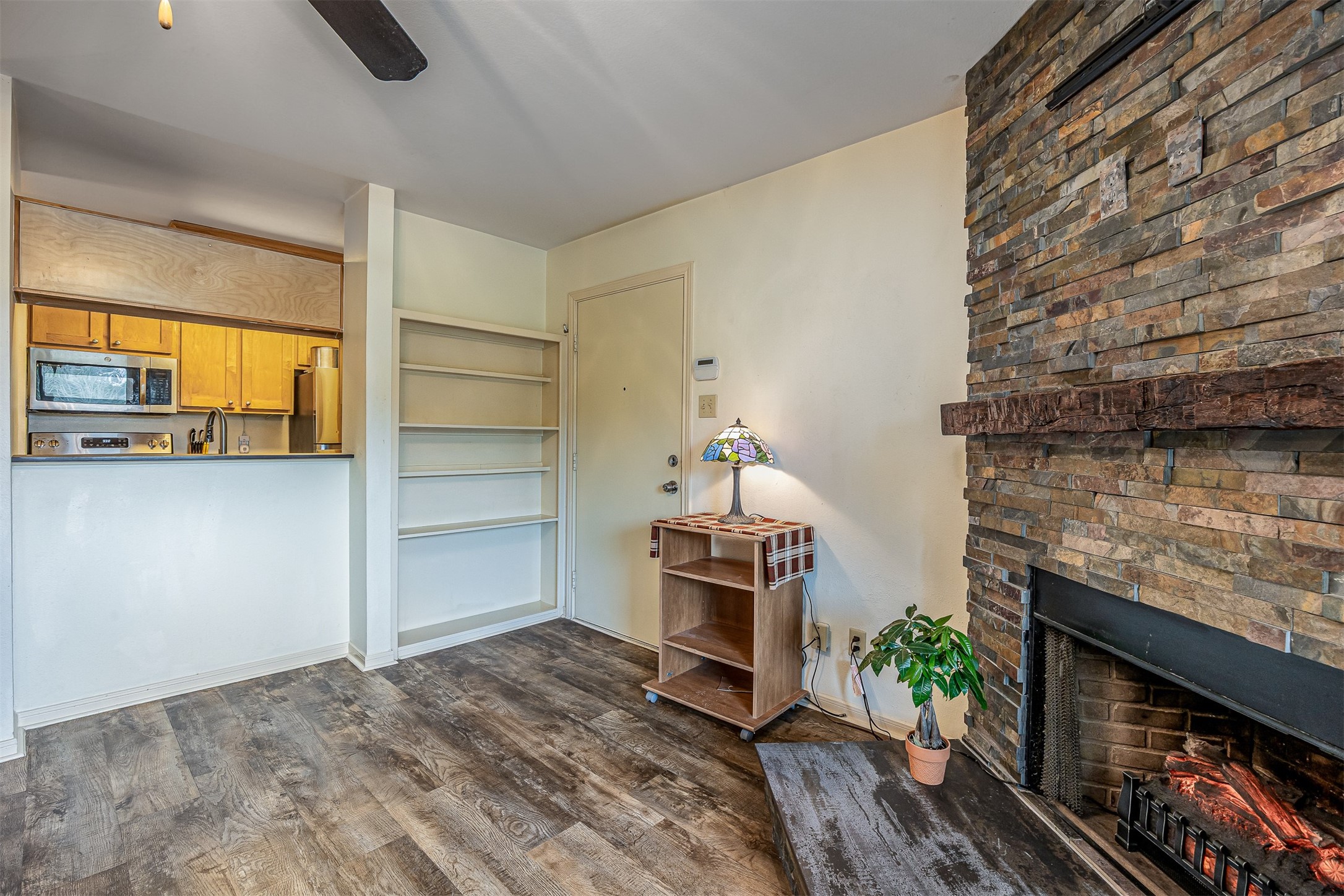 1505 Ward Road, Unit 128 Baytown, TX 77520 - Photo 6 of 21 Cozy living room with built-in shelves for stylish storage and display.