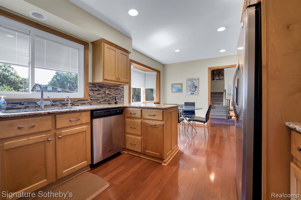 7252 Stonebrook Road West Bloomfield, MI 48322 - Photo 21 of 38