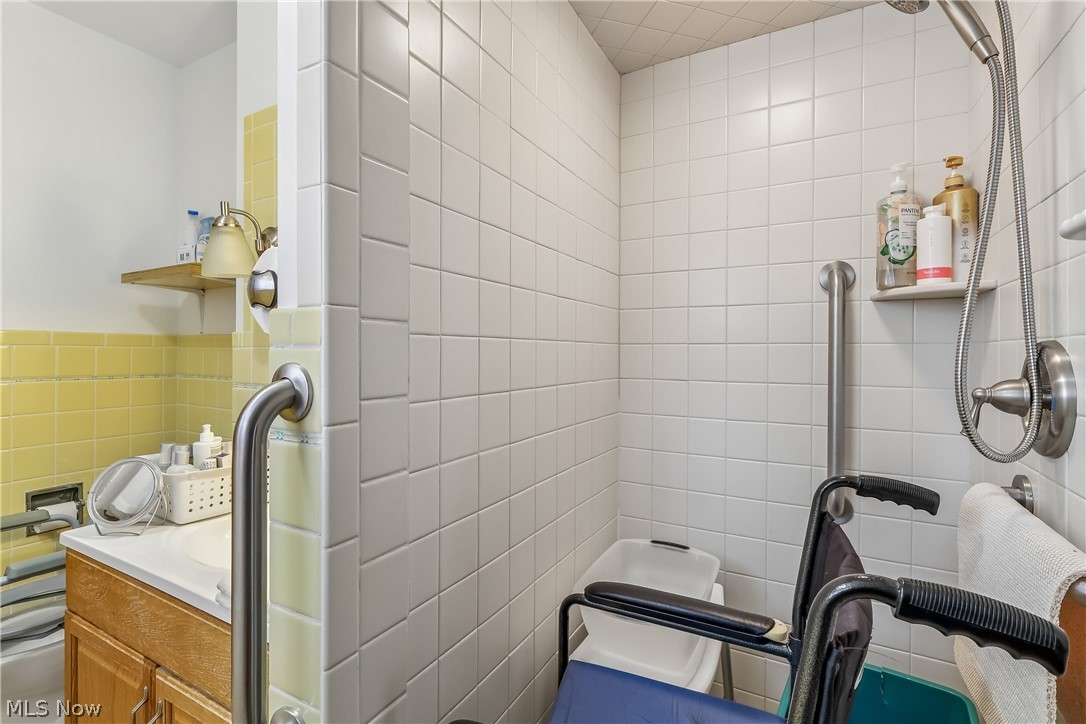 836 Jacoby Road Akron, OH 44333 - Photo 15 of 46 First floor bull bathroom with walk-in shower