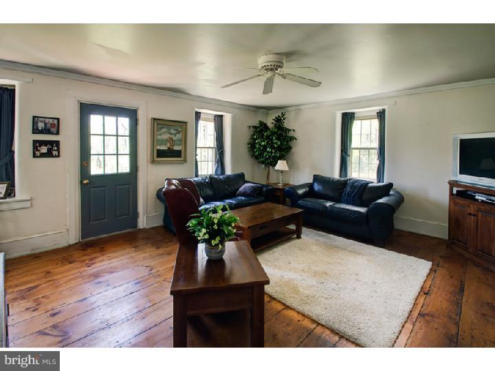 101 Poplar Road Boyertown, PA 19512 - Photo 17 of 25 Living Room
