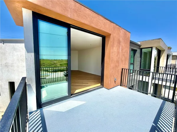 $8,500 | 243 Seal Beach Boulevard, Seal Beach, CA 90740
