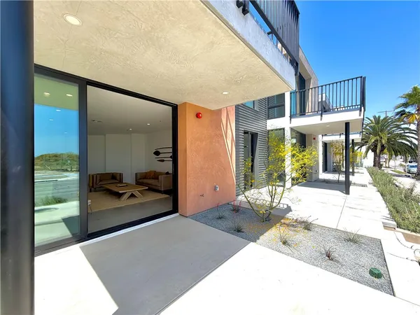 $8,500 | 243 Seal Beach Boulevard, Seal Beach, CA 90740