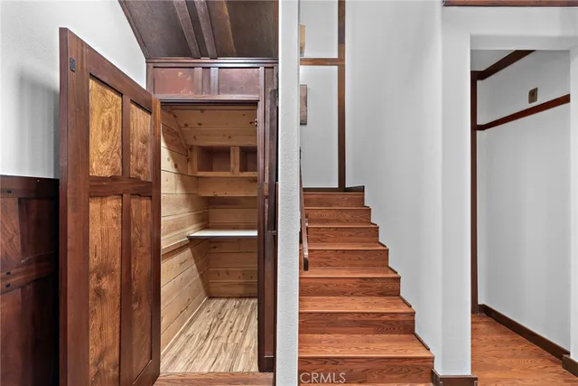 a view of entryway with a front door