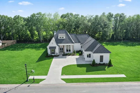 $875,000 | 111 Leaning Oak Drive, Lafayette, LA 70508