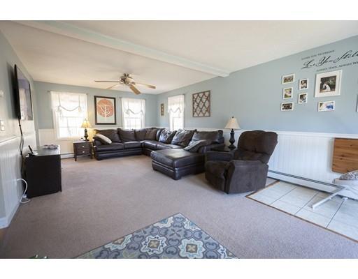 192 Damon Road Ashby, MA 01431 - Photo 9 of 21 a living room with furniture