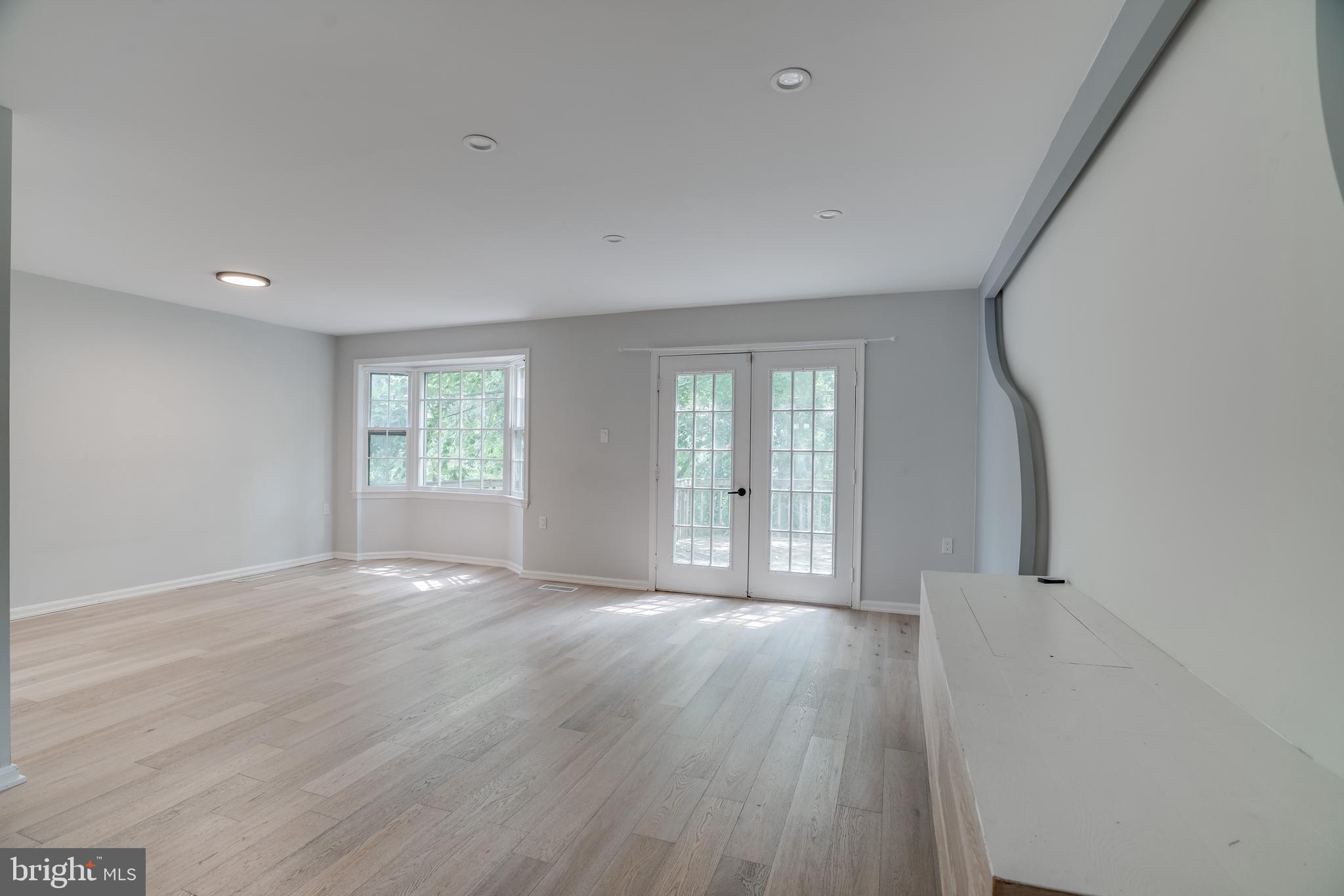 3029 Seminole Road Woodbridge, VA 22192 - Photo 3 of 27 Gallery Image 3