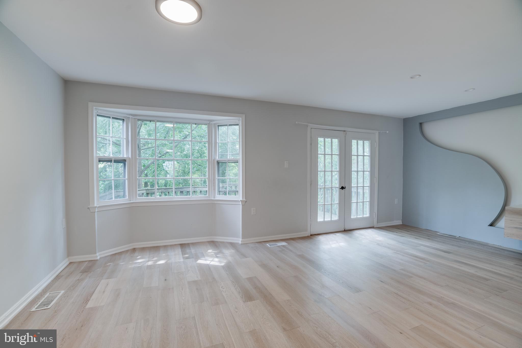 3029 Seminole Road Woodbridge, VA 22192 - Photo 4 of 27 Gallery Image 4