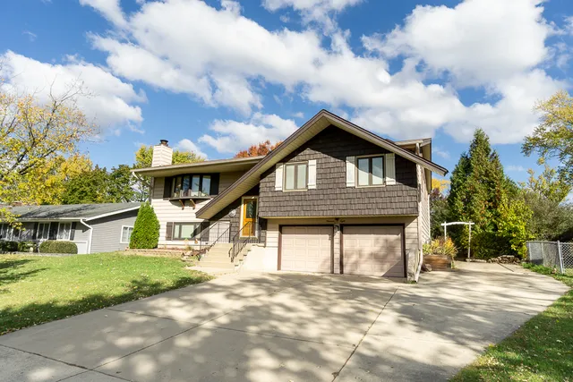 $442,500 | 1908 Capri Lane, Schaumburg, IL 60193