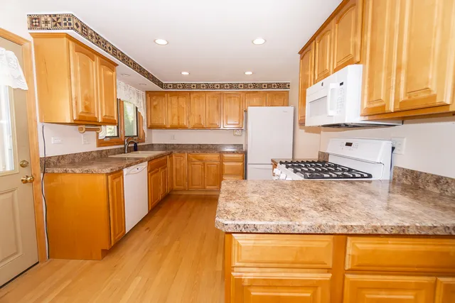 $442,500 | 1908 Capri Lane, Schaumburg, IL 60193