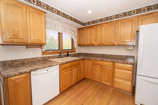 $442,500 | 1908 Capri Lane, Schaumburg, IL 60193