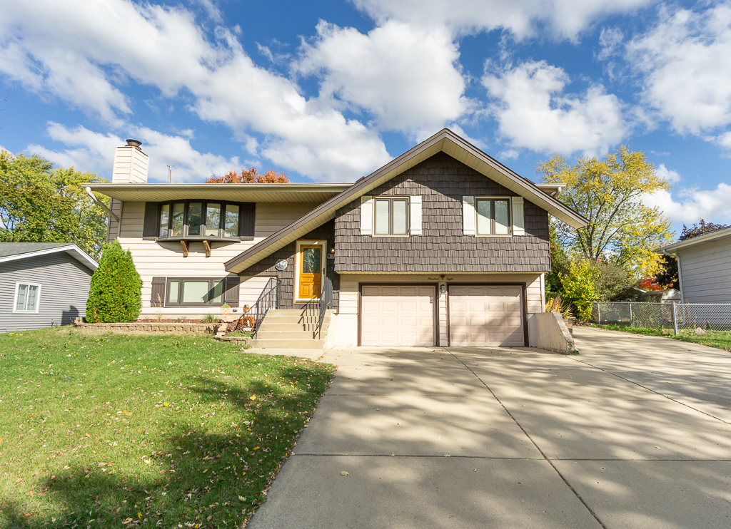1908 Capri Lane Schaumburg, IL 60193 - Photo 2 of 39 a house view with a garden space